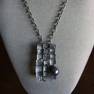 Silver Tone PENDANT BROOCH  + black pearl. NWOT